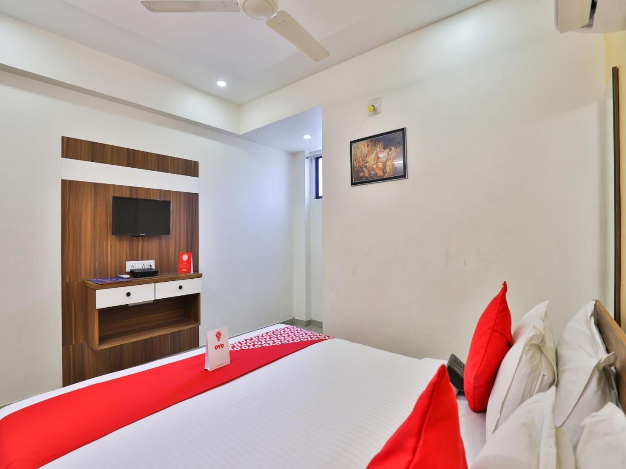 Oyo 15417 Red Rose Hotel Watuwa Esterno foto